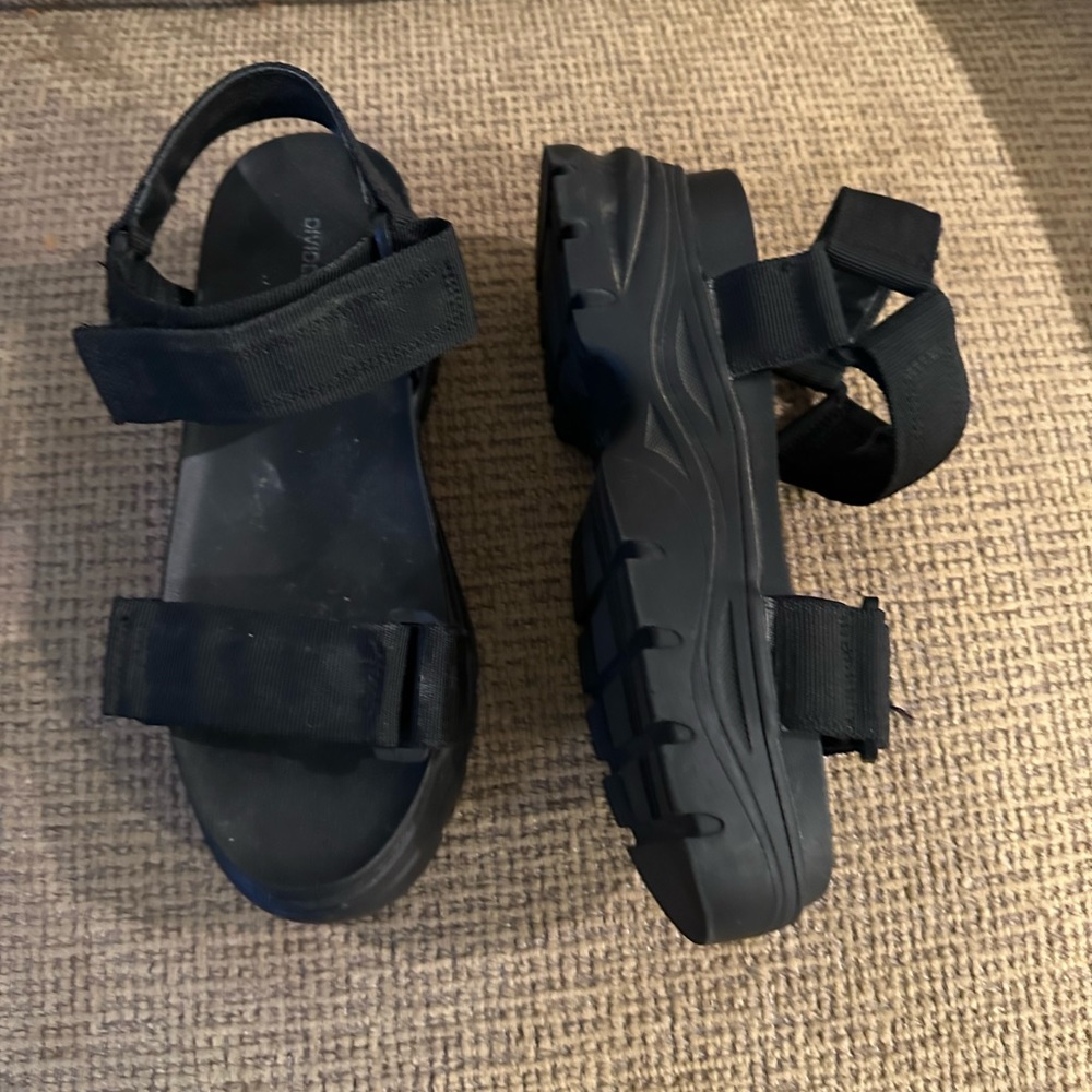 Black chunky heel sandal